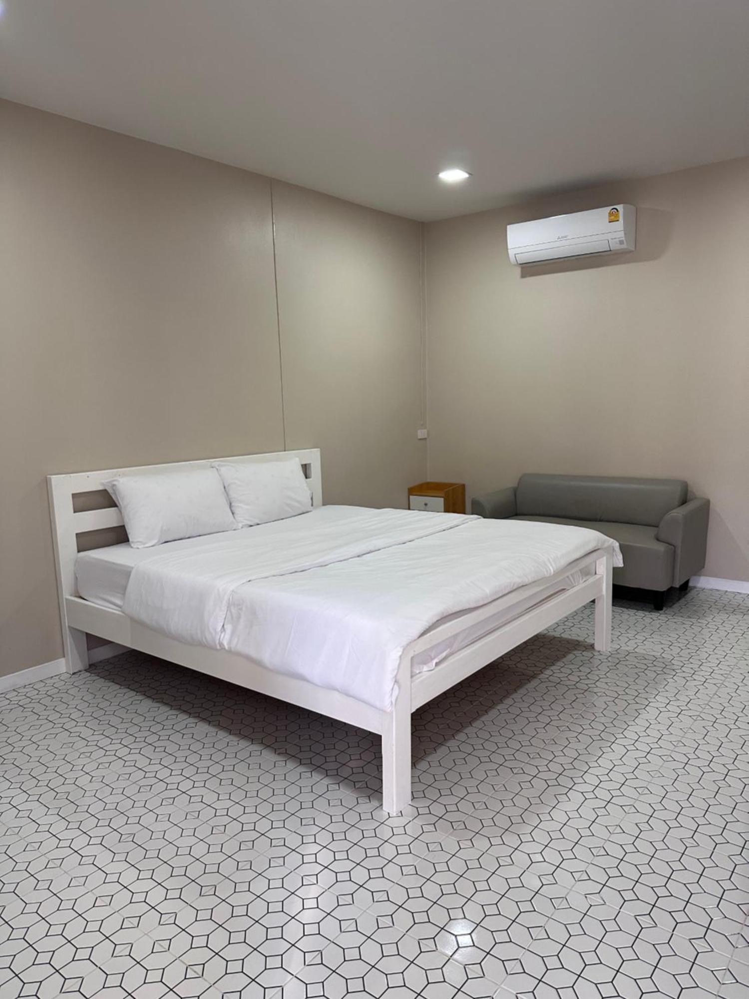 לינה וארוחת בוקר Juni House צ'ומפון מראה חיצוני תמונה